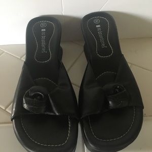 no boundaries wedge.  Size 10.